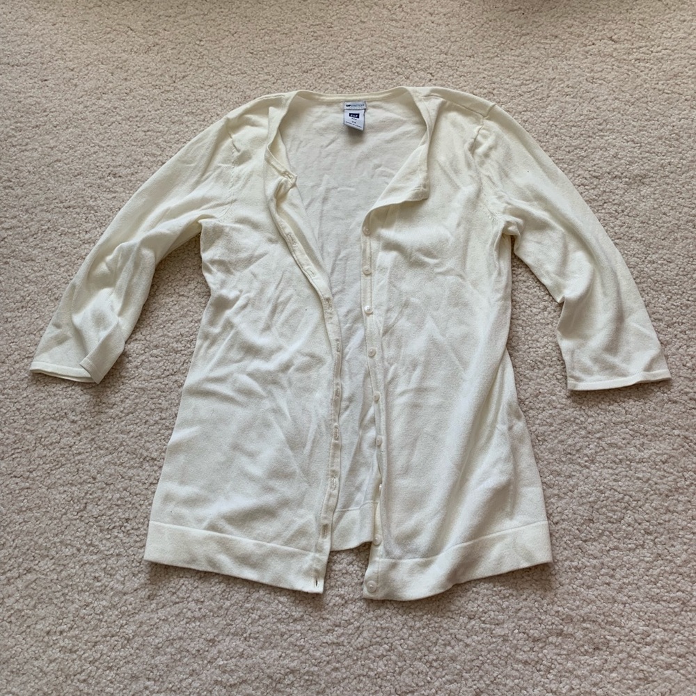 5/$25: Gap cream cardigan sweater size XS
